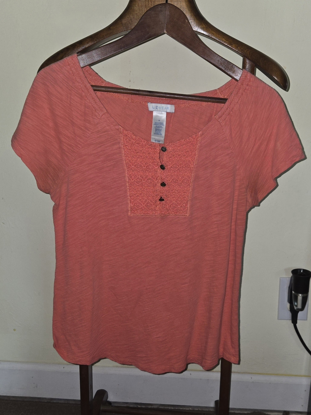 LIZ WEAR Coral Lace-Yoke Short Sleeve Crop Top